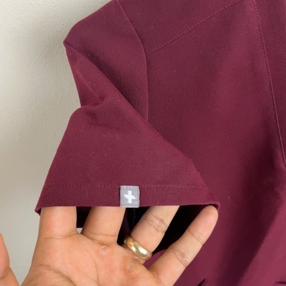 Figs Casma Three-Pocket Scrub‎ Top Burgundy - Picture 8 of 9